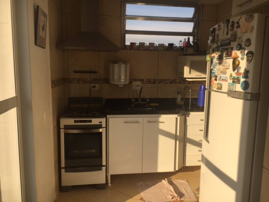 cozinha com acesso a varanda