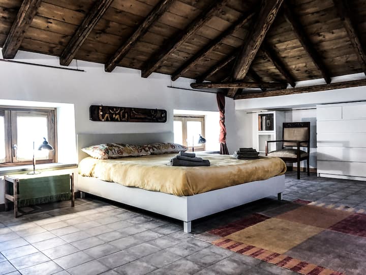Chambre au deuxième niveau-Bedroom at second level