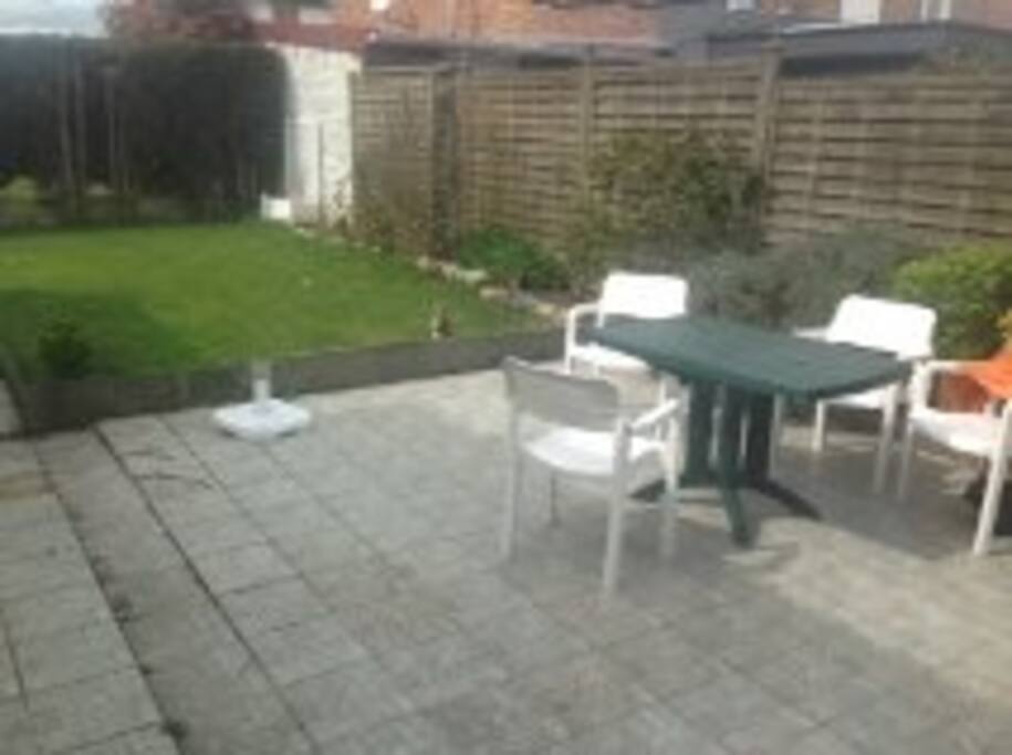 l'espace terrasse et une partie du jardin