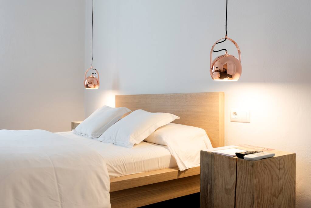 Economic Double Room Shared Bathroom