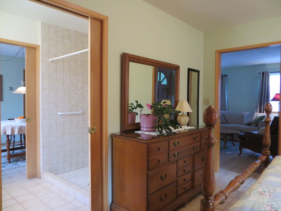 tile shower/pocket doors/access to bathroom from two sides