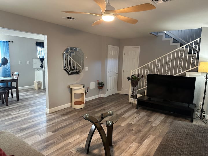Duplex #1 - Rare Find Large 3br 1.5bath 1400sf! - North Las Vegas, NV