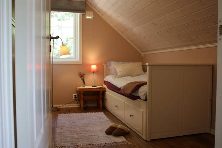 Საძინებელი მოხსნადი Ikea ორადგილიანი საწოლით 