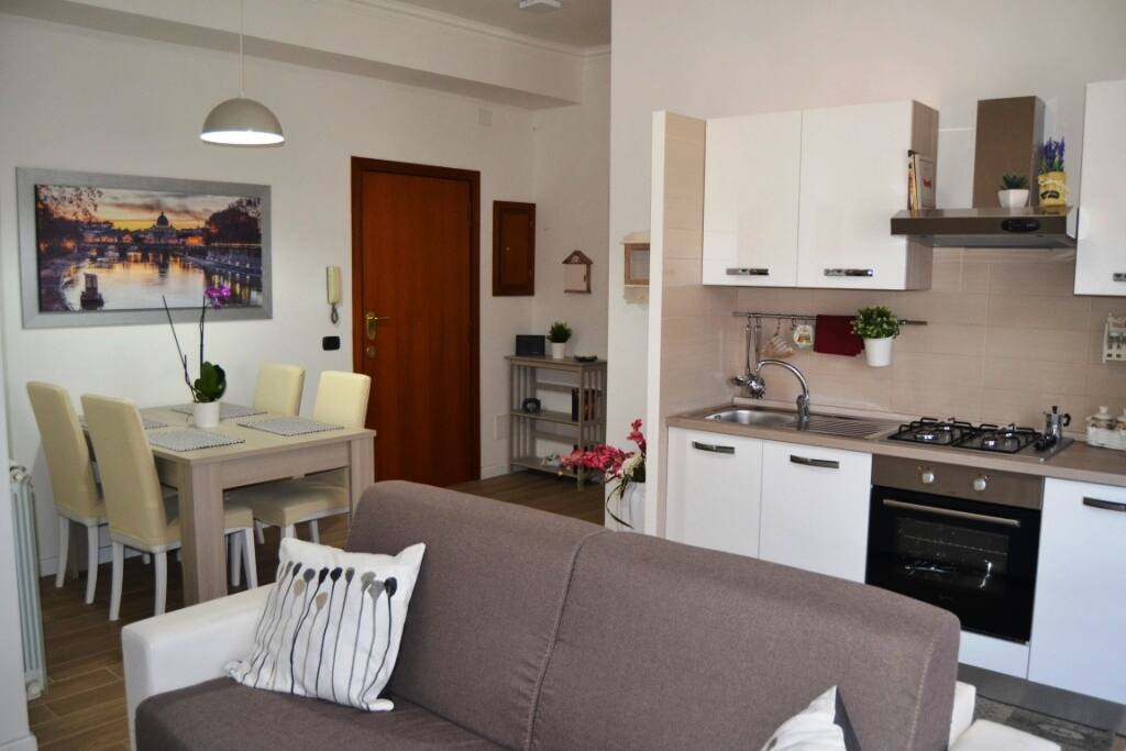 Soggiorno con Angolo Cottura /Living Room (with Kitchenette)