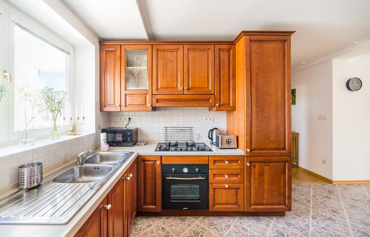 HOME ALONE 5BR+3BATH Penthouse in center of Prague gallery image 4