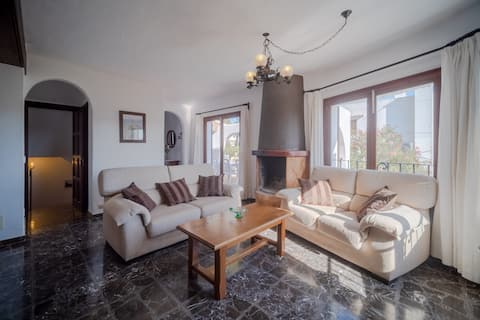 Successful Airbnb property: VILLA WITH PRIVATE POOL IN PUERTO DE CALA D'OR in Santanyí