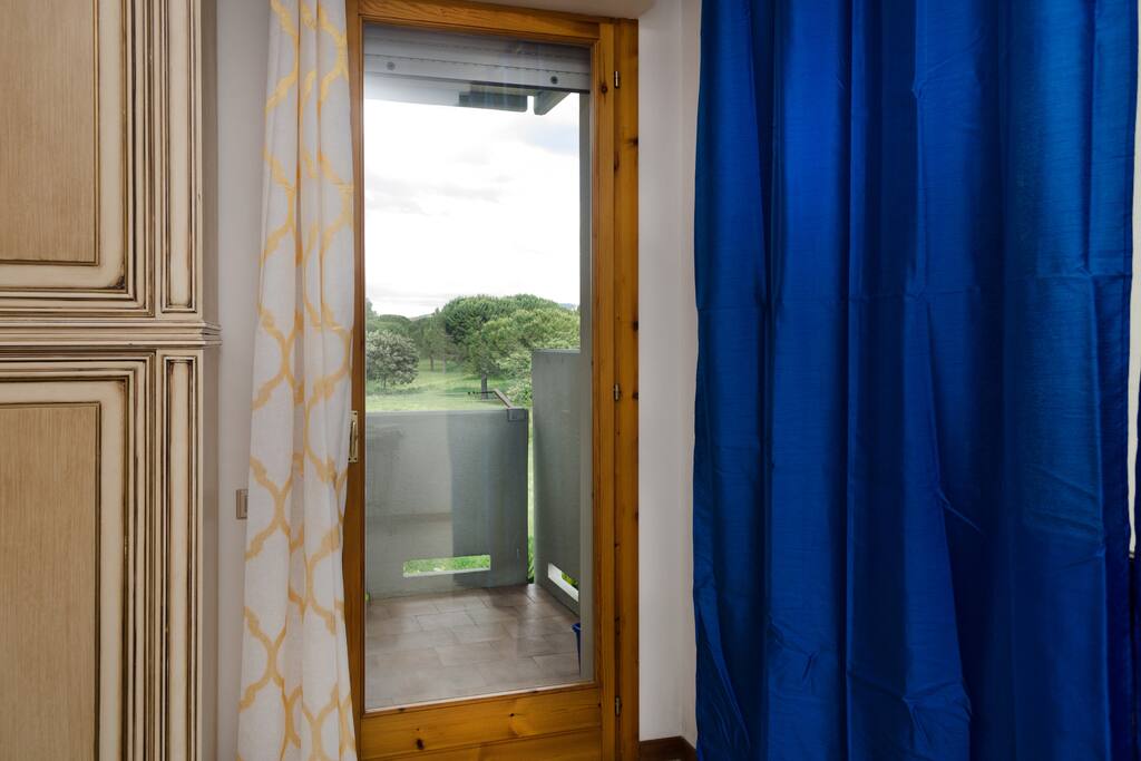 camera da letto con balcone
