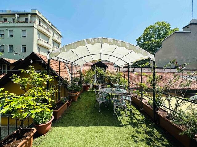 PRESTIGIOUS ESCAPE IN MILAN WITH GREAT TERRACE gallery image 5