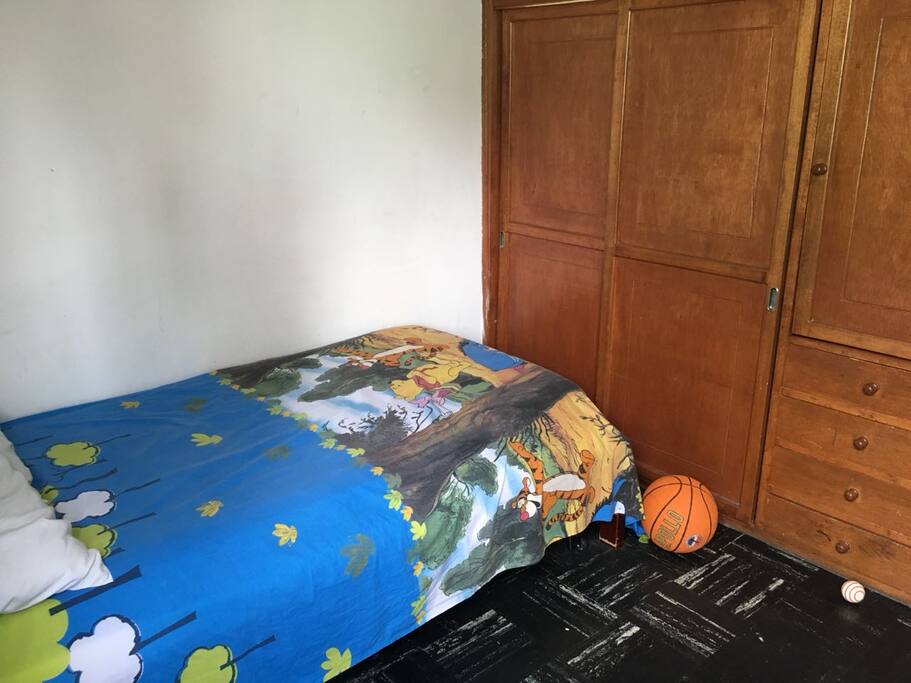Cuarto de niños, con cama nido