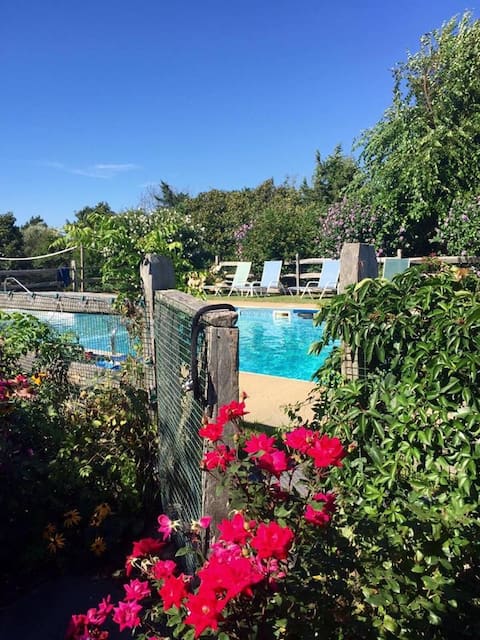 6 Bedroom Katama home near South Beach