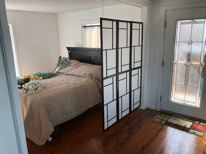 Queen Bed with Luxurious Bedding & Pillows