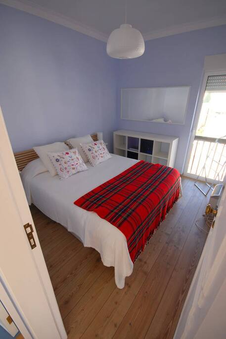 Bedroom with queen size bed