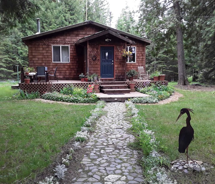 Cedar Cabin at the Edge of the Woods Cabins for Rent in Sagle, Idaho