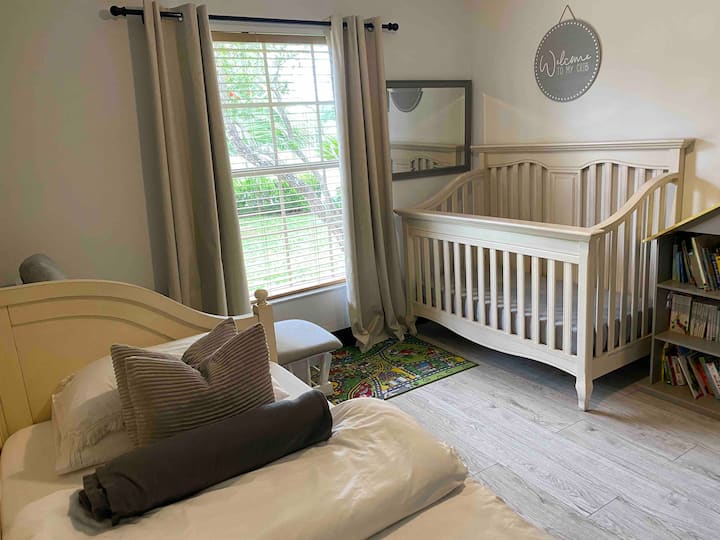 "חדר ילדים" 2 מיטות יחיד ועריסה 