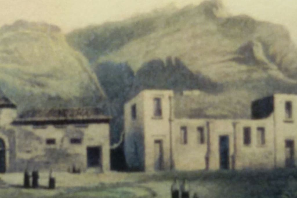 Cultura y olor.
Casa de los Condes de la Gomera. S XVI- XVII. Tras ella nuestra oferta educativa