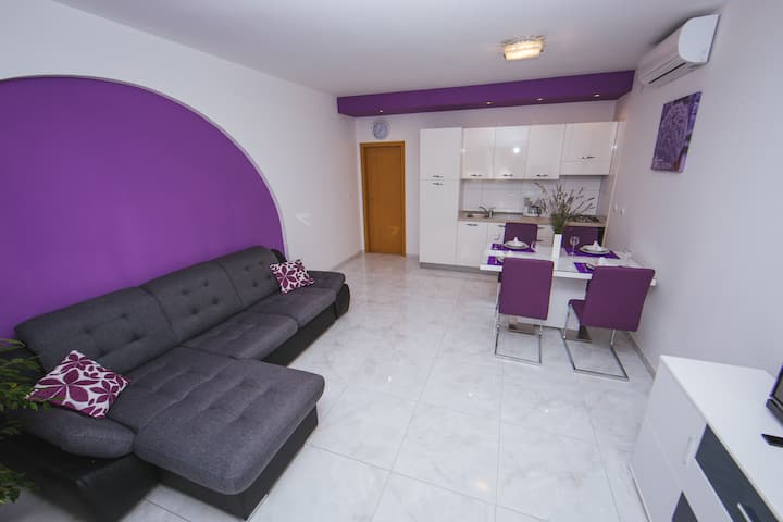 Holliday Apartment "Game Of Stones" - Podstrana