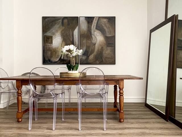 Designer 3 Bedroom Townhouse with Leafy Courtyard gallery image 3