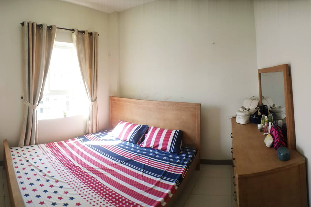 Ranother view of vintage bedroom
