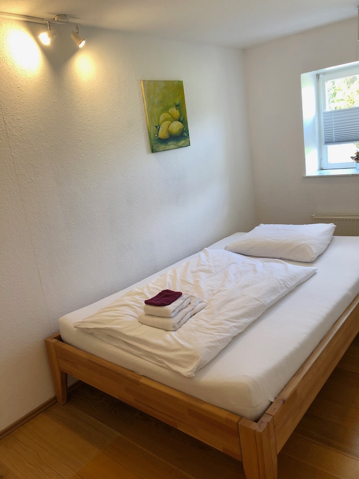 Bedroom 2 bed (lemon room)