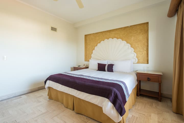 MASTER BEDROOM  |  RECAMARA PRINCIPAL 