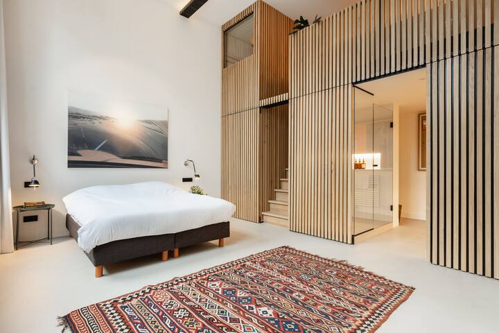 Luxury Spacious Designer Loft with Spa & Cinema gallery image 5