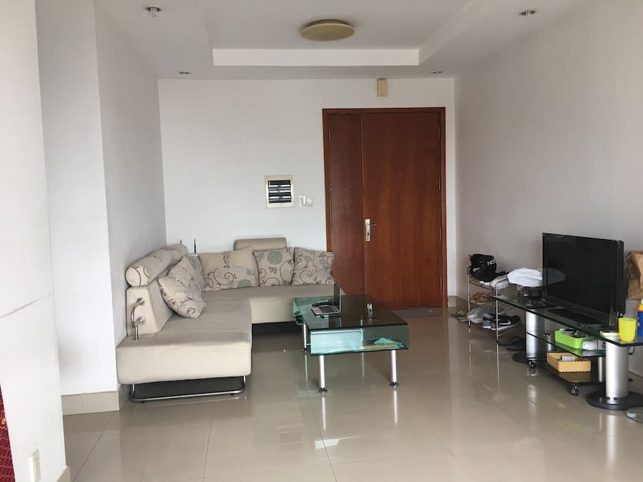 Spacious living room