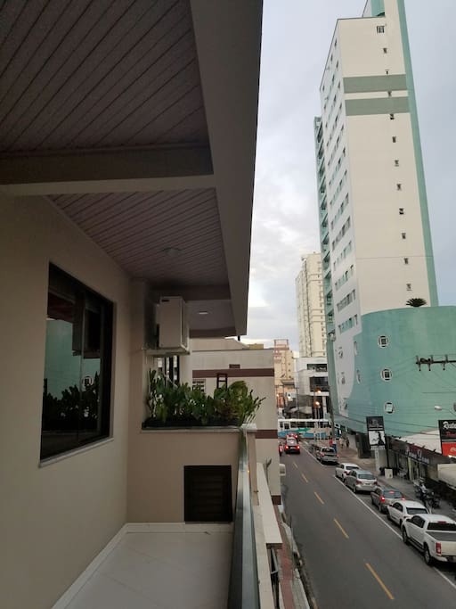 Sacada com churrasqueira/Vista pra Av Brasil