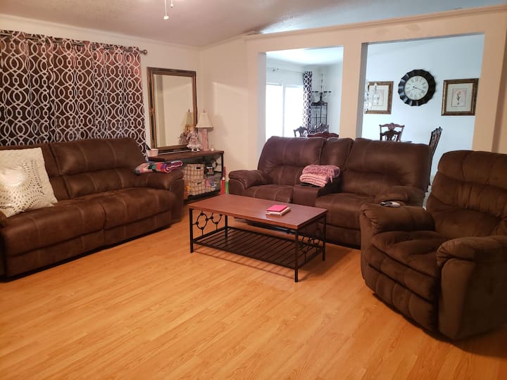 Main living with Daybed and trundle