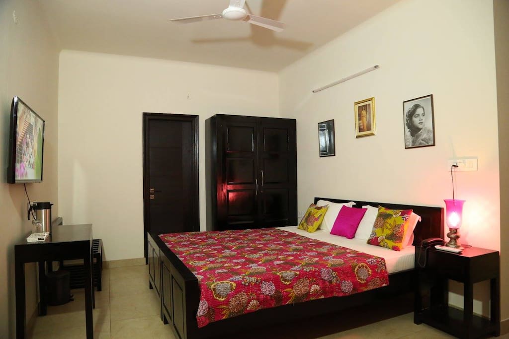 Pink Room@Saket Inn