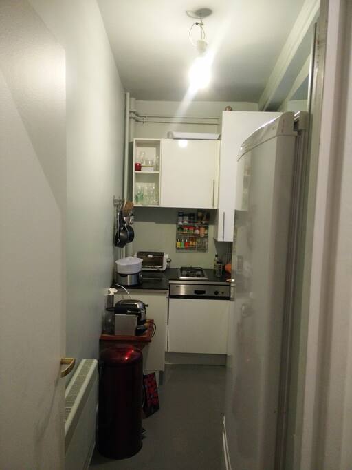 Cosy kitchen, well equiped with a Nespresso machine, dishwasher and a big fridge.