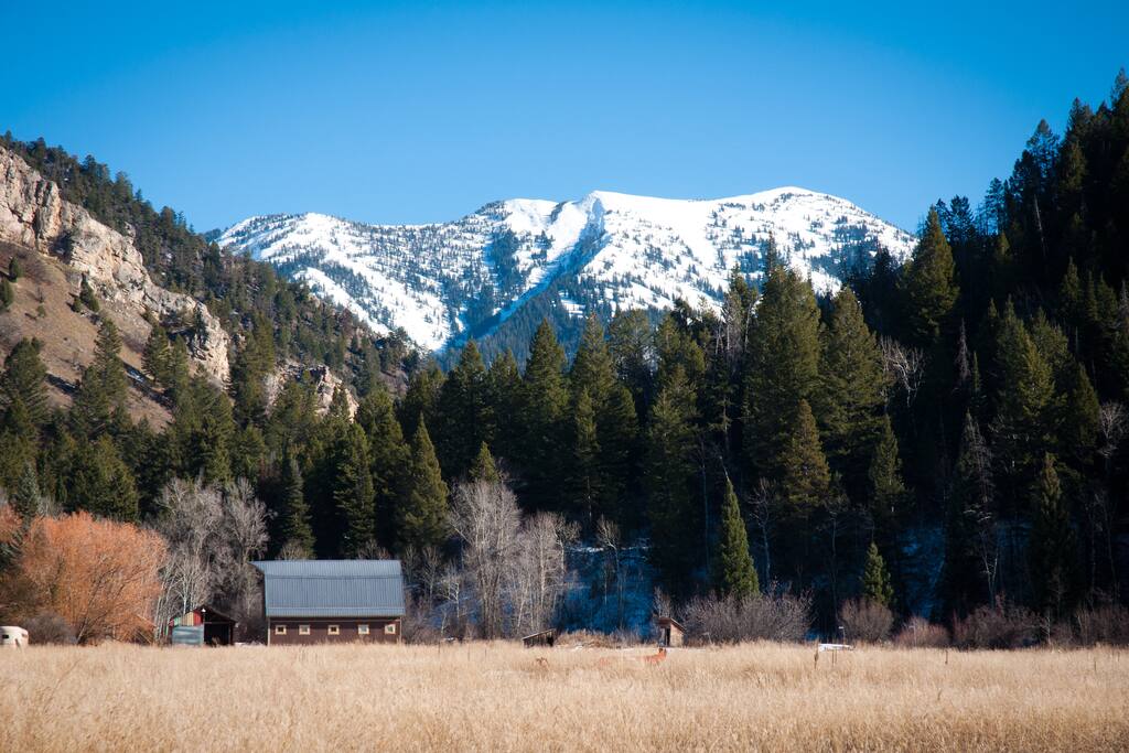 Turnerville Retreat Cabins for Rent in Bedford, Wyoming, United States