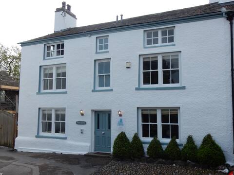 Beautiful historic house in the centre of Cartmel
