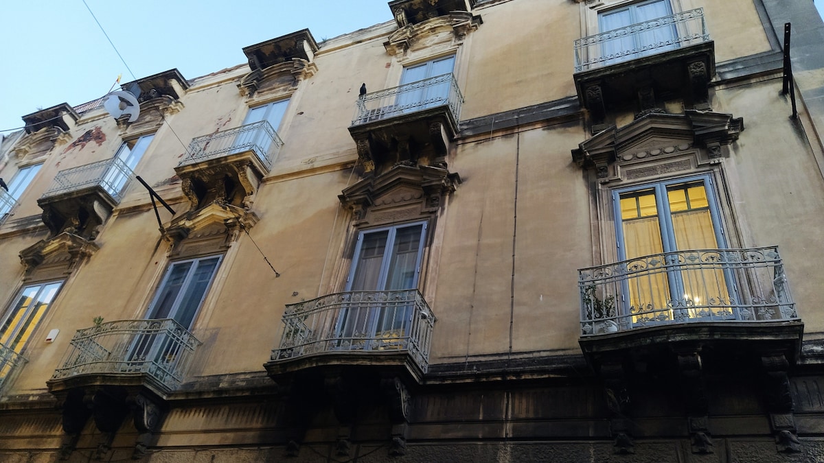 Palazzo Arcidiacono - 2nd floor luxury apartment - Condominiums for Rent in  Catania, Sicilia, Italy - Airbnb, image size:1200x675