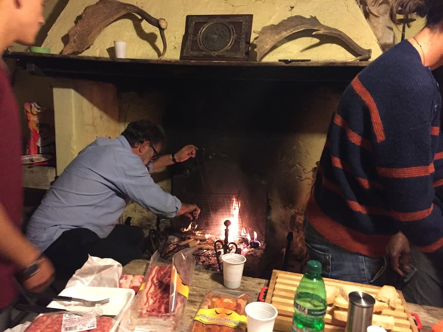 la stanza del camino
fireplace room