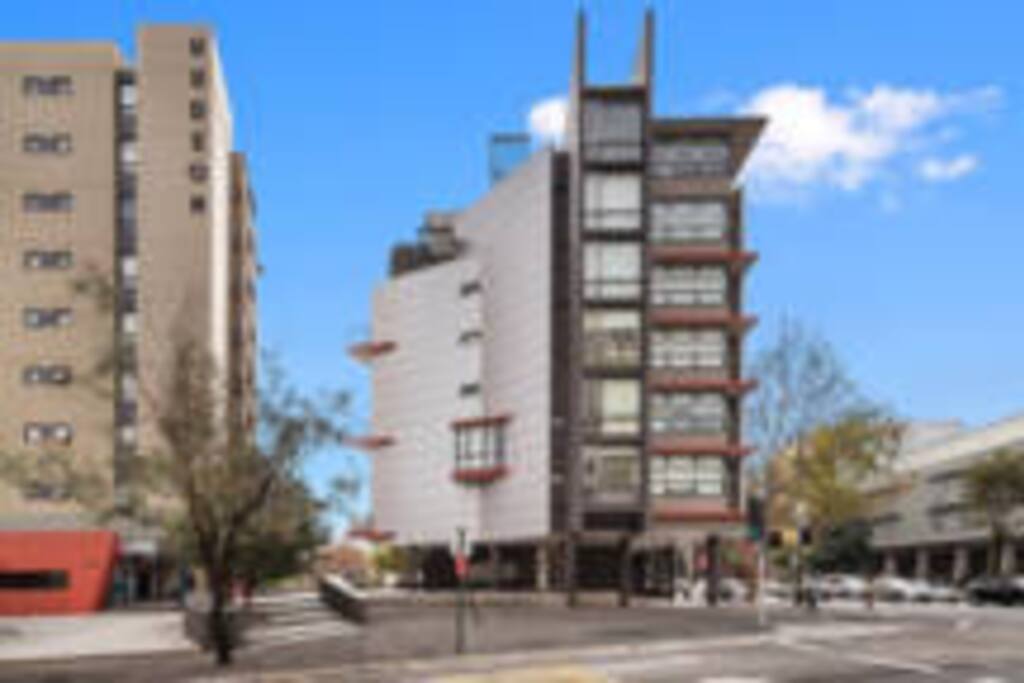 Apartment complex conveniently located near public transport