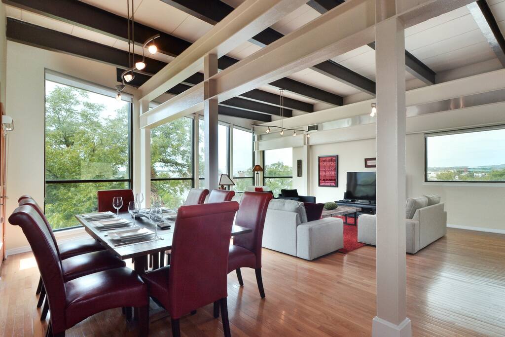 Elegant dining is a favorite pleasure of the penthouse set, and your home away from home offers endless opportunities for entertaining.