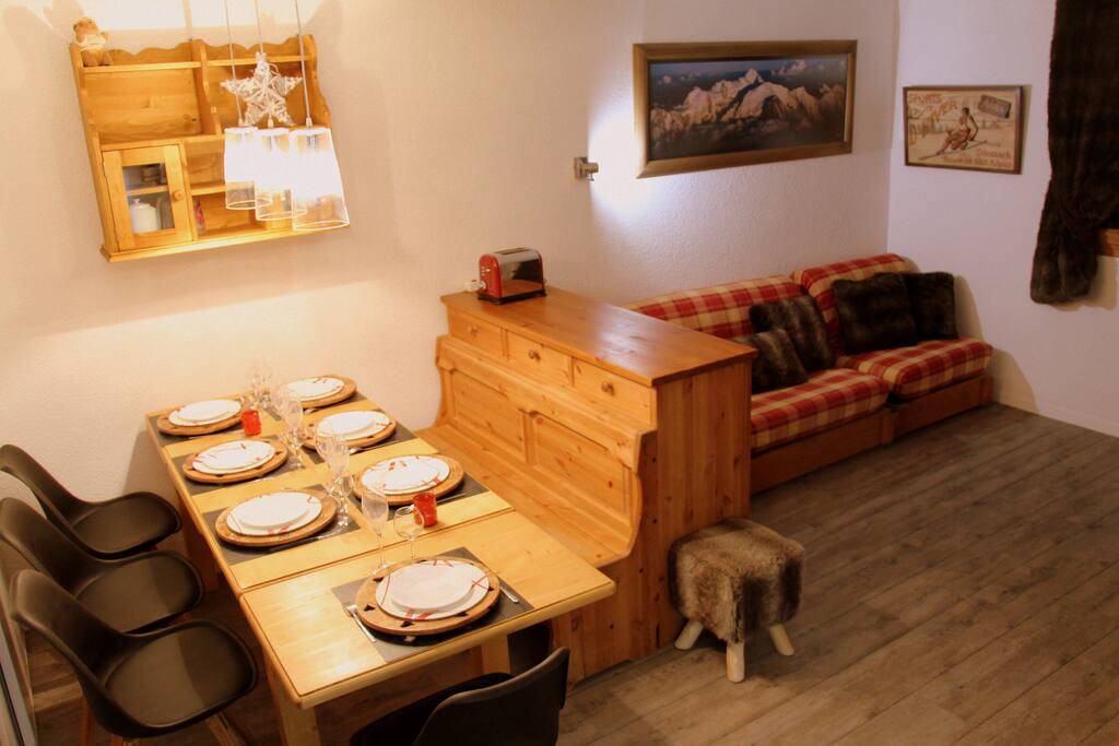 Pièce principale - Coin repas et Salon (canapés lit / 3 couchages)