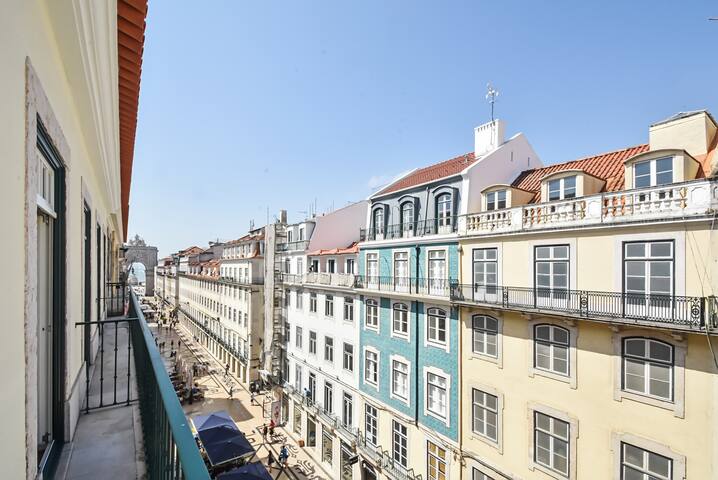 Augusta Residence 2 bed Juliette Balcony Great Views gallery image 4