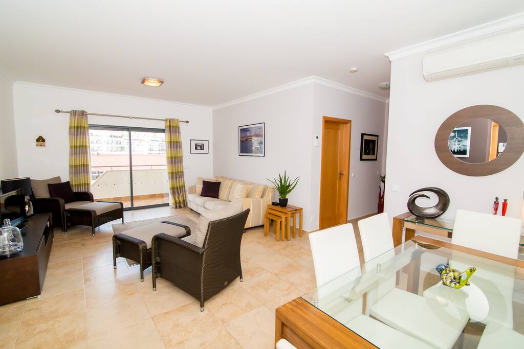 109 Living & Dining Area