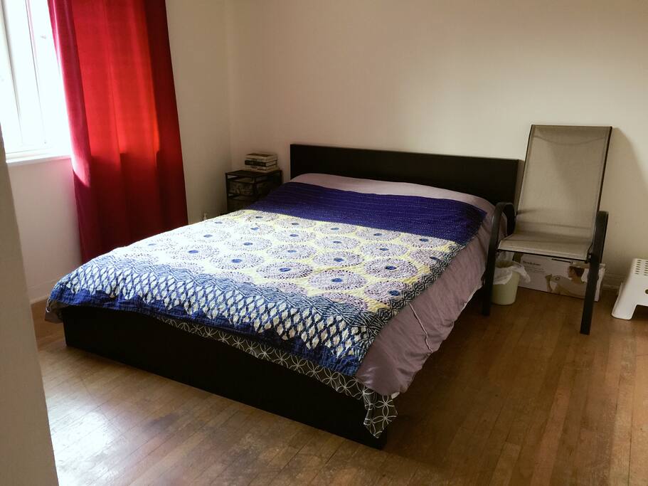 Bedroom (Queen Bed)