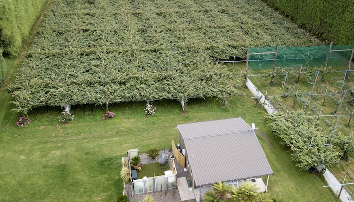 Centrally located in Kiwifruit Cottage
