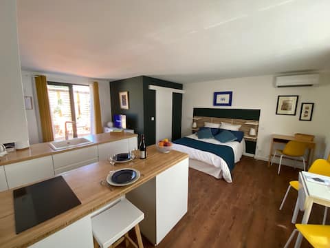 Propriété Airbnb réussie: CENTRE UZÈS LES CÈDRES CHARMING 3-STAR STUDIO à Uzès