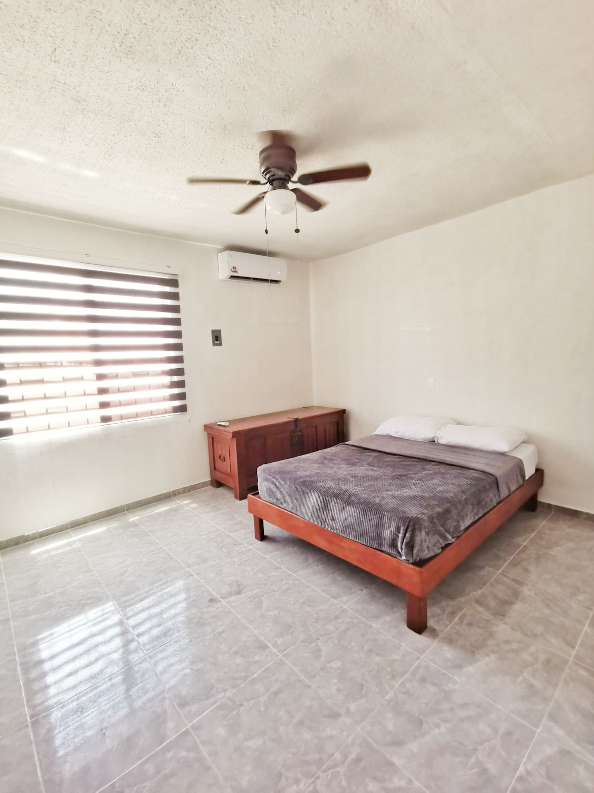 卧室2配有一张双人床 