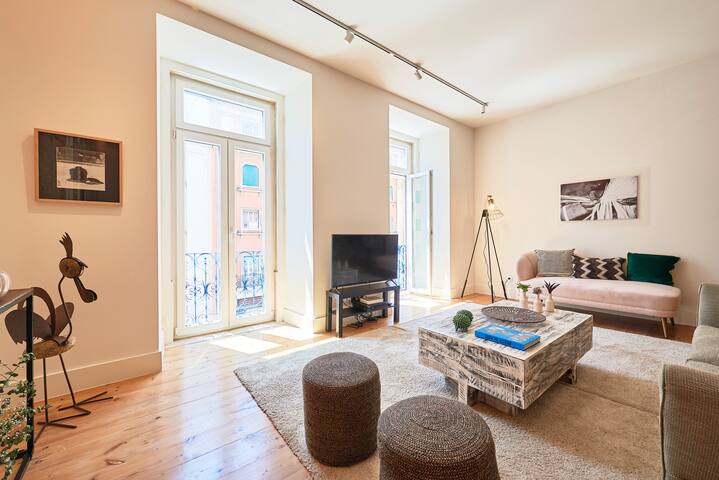 NEW!Beautiful Design Apt in City Center_3BR_2WC_AC gallery image 5