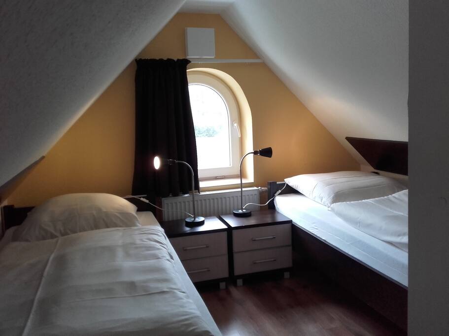 Schlafzimmer 2