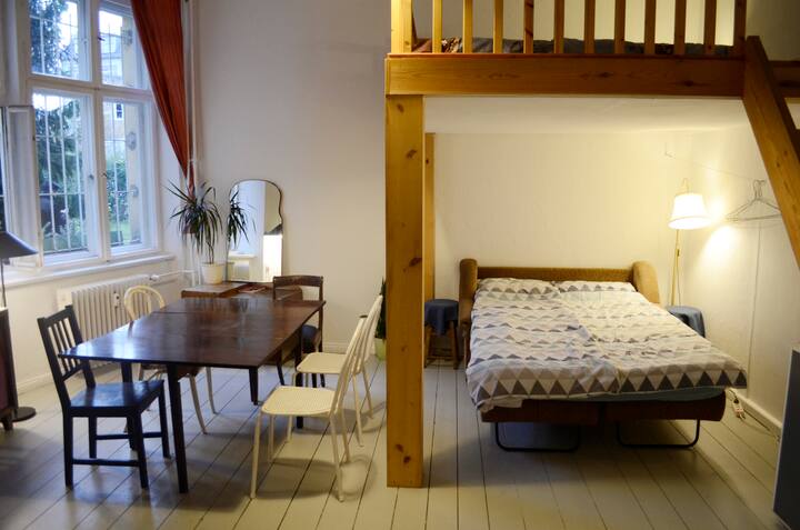 Charming Large Bright Room Neukölln Sleeps 6+
