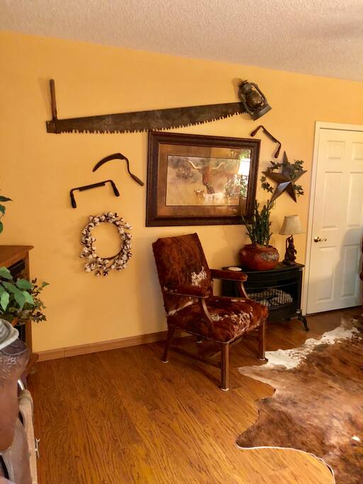 Living Room/Sitting Area