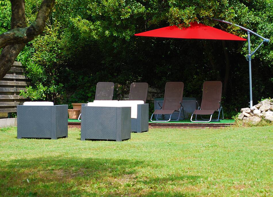 Un jardin paisible et propice à la détente.