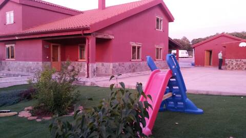 VUT Chocolate Cottage