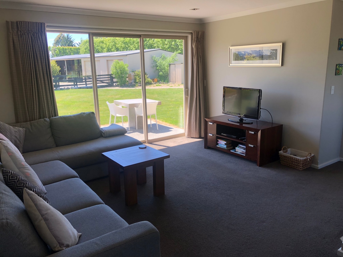 Popular Airbnb listing: Guest House on acreage - quiet and private setting in Canterbury